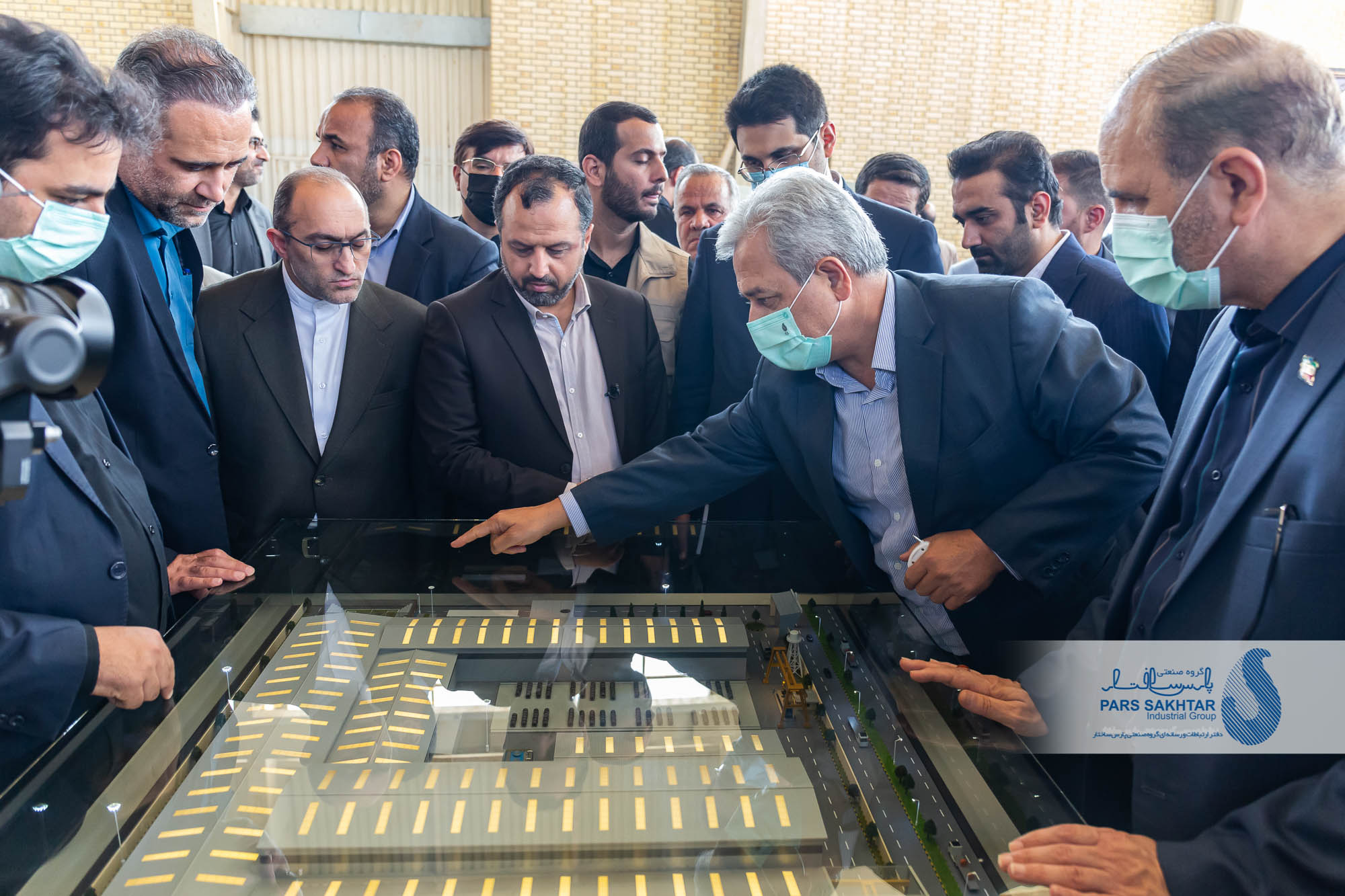 وزیر اقتصاد و دارایی در بازدید از شرکت صنایع فولاد شهریار تبریز: با همین همت و پشتکار ادامه دهید