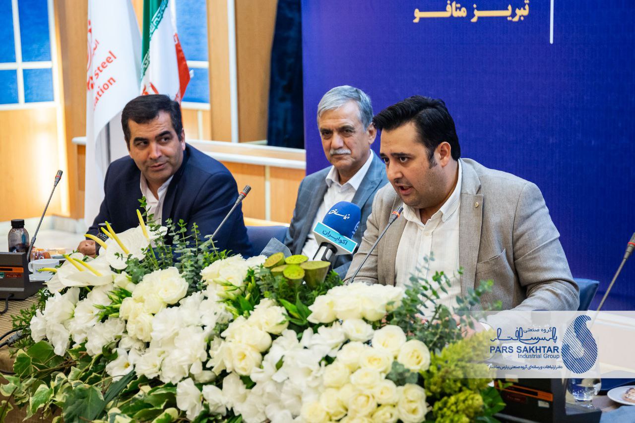 گزارش تصویری // نشست خبری دکتر نواده اباذر مدیر ارشد اجرایی گروه صنعتی پارس ساختار و رئیس انجمن فولاد آذربایجان در آستانه بیست و دومین دوره نمایشگاه بین المللی تبریز متافو در سالن آمفی تئاتر هتل گسترش