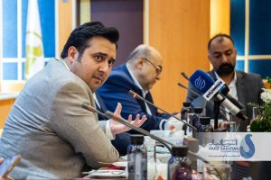 گزارش تصویری // نشست خبری دکتر نواده اباذر مدیر ارشد اجرایی گروه صنعتی پارس ساختار و رئیس انجمن فولاد آذربایجان در آستانه بیست و دومین دوره نمایشگاه بین المللی تبریز متافو در سالن آمفی تئاتر هتل گسترش