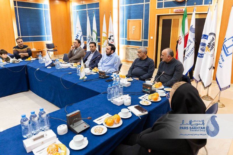 گزارش تصویری از مراسم اهدای جوایز نفرات برتر دومین دوره مسابقات ورزشی کارکنان گروه صنعتی پارس ساختار با حضور دکتر نواده اباذر مدیر ارشد اجرایی گروه صنعتی پارس ساختار /سری اول