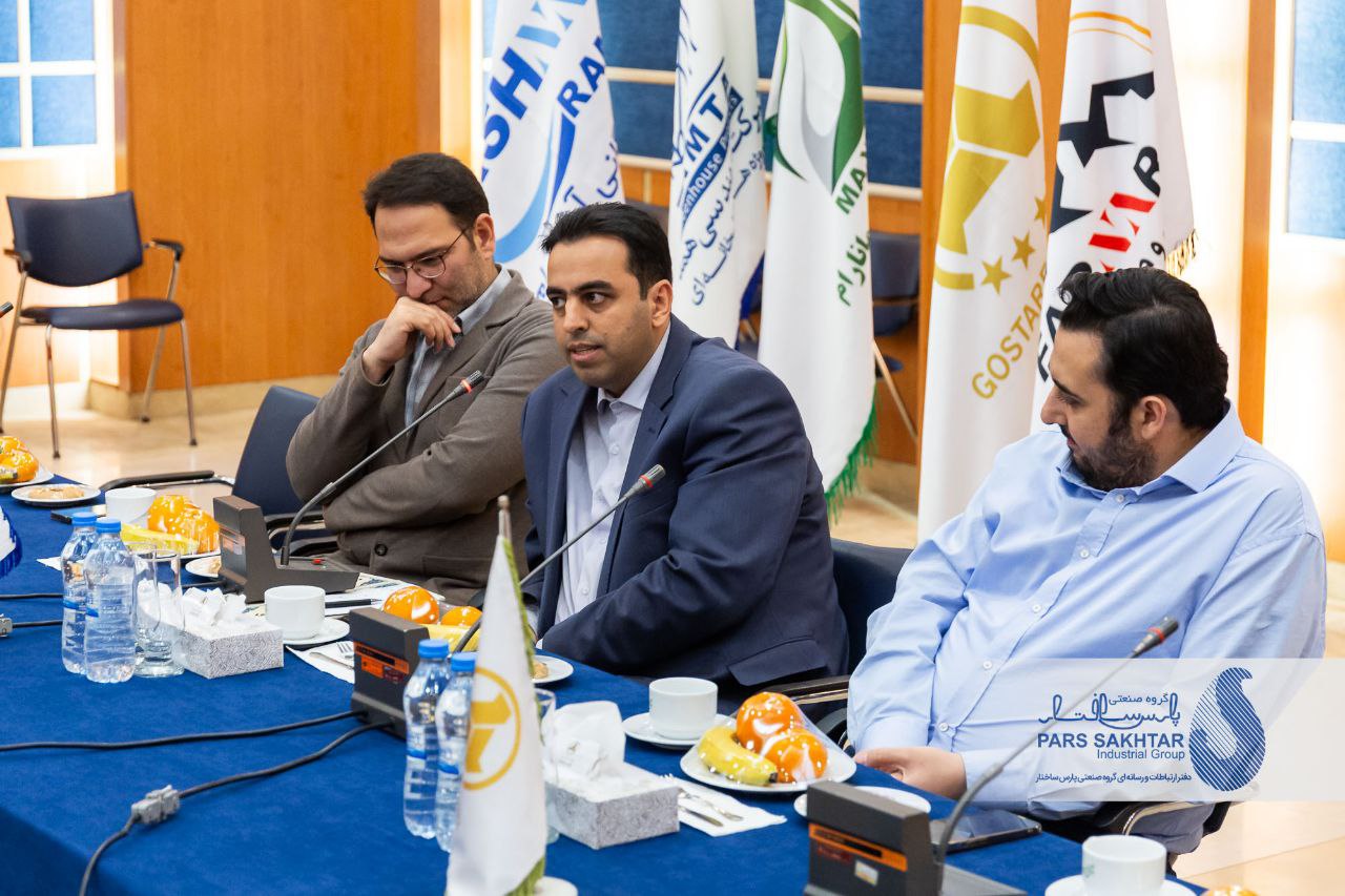 گزارش تصویری از مراسم اهدای جوایز نفرات برتر دومین دوره مسابقات ورزشی کارکنان گروه صنعتی پارس ساختار با حضور دکتر نواده اباذر مدیر ارشد اجرایی گروه صنعتی پارس ساختار /سری اول