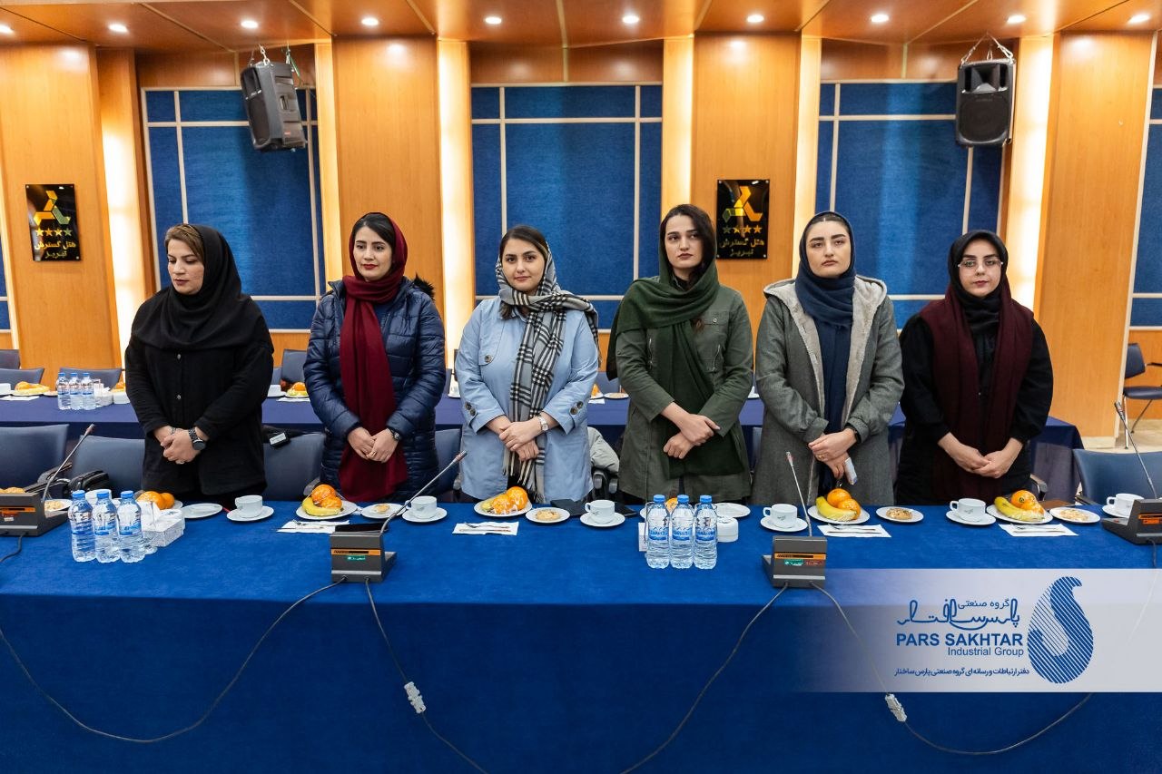 گزارش تصویری از مراسم اهدای جوایز نفرات برتر دومین دوره مسابقات ورزشی کارکنان گروه صنعتی پارس ساختار با حضور دکتر نواده اباذر مدیر ارشد اجرایی گروه صنعتی پارس ساختار /سری اول