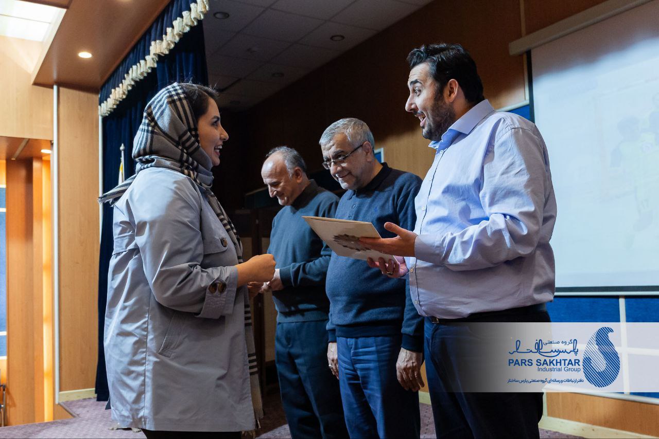 گزارش تصویری از مراسم اهدای جوایز نفرات برتر دومین دوره مسابقات ورزشی کارکنان گروه صنعتی پارس ساختار با حضور دکتر نواده اباذر مدیر ارشد اجرایی گروه صنعتی پارس ساختار /سری اول