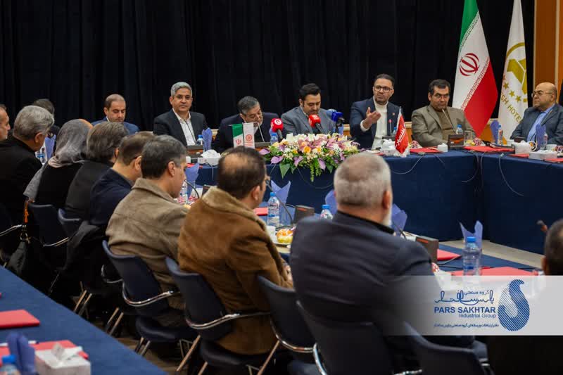 گزارش تصویری//نشست مشترک انجمن فولاد آذربایجان و بانک شهر با حضور دکتر نواده اباذر مدیر ارشد اجرایی گروه صنعتی پارس ساختار و رئیس انجمن فولاد آذربایجان ، دکتر عطاران رییس هیئت مدیره بانک شهر در سالن آمفی تئاتر هتل گسترش تبریز