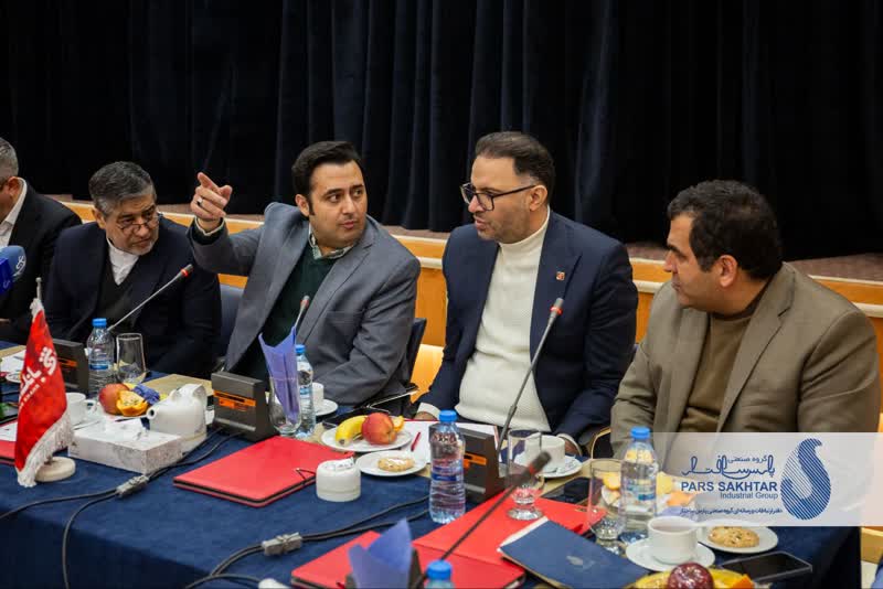 گزارش تصویری//نشست مشترک انجمن فولاد آذربایجان و بانک شهر با حضور دکتر نواده اباذر مدیر ارشد اجرایی گروه صنعتی پارس ساختار و رئیس انجمن فولاد آذربایجان ، دکتر عطاران رییس هیئت مدیره بانک شهر در سالن آمفی تئاتر هتل گسترش تبریز