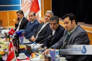 گزارش تصویری//نشست مشترک انجمن فولاد آذربایجان و بانک شهر با حضور دکتر نواده اباذر مدیر ارشد اجرایی گروه صنعتی پارس ساختار و رئیس انجمن فولاد آذربایجان ، دکتر عطاران رییس هیئت مدیره بانک شهر در سالن آمفی تئاتر هتل گسترش تبریز